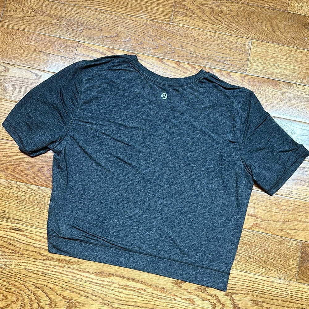 Lululemon crop t-shirt